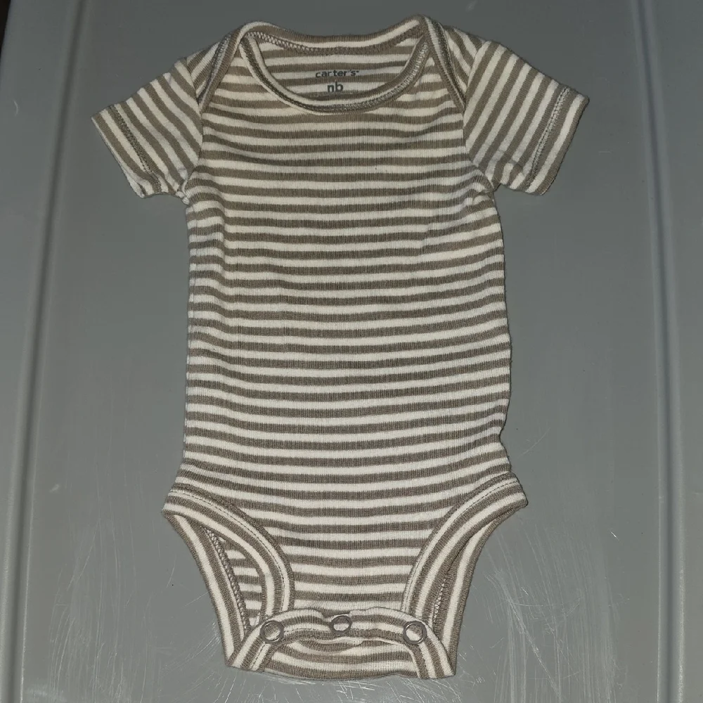 (J59) Carter's Cream and Brown Striped Bodysuit Sz Newborn